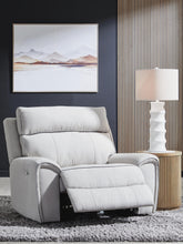 Load image into Gallery viewer, Social Pointe Power Recliner
