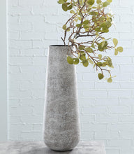 Load image into Gallery viewer, Fynn Vase