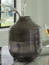 Load image into Gallery viewer, Harpwick Vase