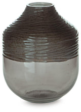 Load image into Gallery viewer, Harpwick Vase