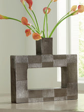 Load image into Gallery viewer, Wrengrove Vase