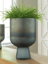 Load image into Gallery viewer, Pennmore Vase