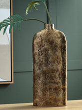 Load image into Gallery viewer, Wallmond Vase