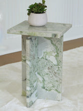 Load image into Gallery viewer, Deaconwell Accent Table