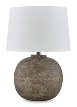 Load image into Gallery viewer, Neavesboro Lamp Set