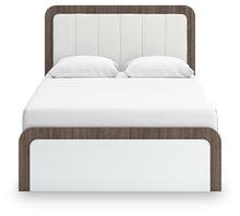 Load image into Gallery viewer, Kendanport Upholstered Bed