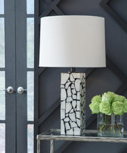 Load image into Gallery viewer, Macaria Table Lamp