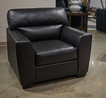 Load image into Gallery viewer, Glennbre Chair