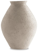 Load image into Gallery viewer, Hannela Vase
