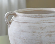Load image into Gallery viewer, Meadie Vase
