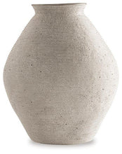 Load image into Gallery viewer, Hannela Vase
