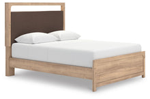 Load image into Gallery viewer, Kinlanni Upholstered Bed
