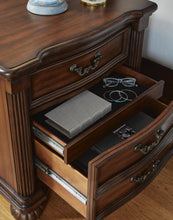 Load image into Gallery viewer, Lavinton Bedroom Set
