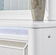 Load image into Gallery viewer, Chalanna Bedroom Set
