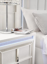 Load image into Gallery viewer, Chalanna Bedroom Set

